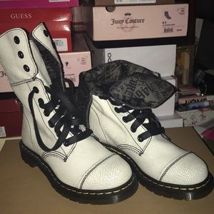 Dr. Martens Women’s white boots size 8